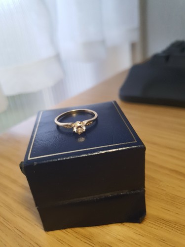 18ct gold solitaire ring - solitaire,