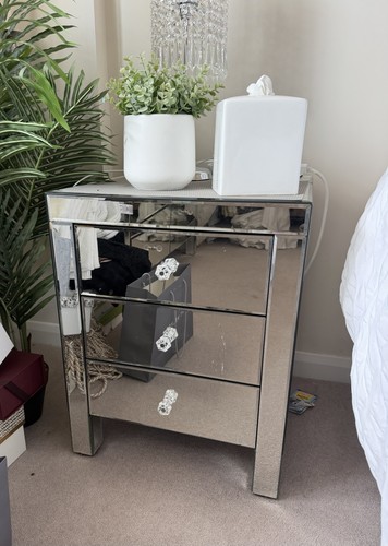 S mirrored bedroom - m,