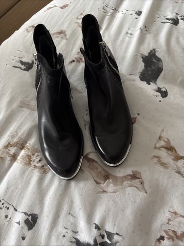 Ladies ankle boots pavers size - boots,