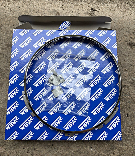 Headlight retaining bezel with - retaining,