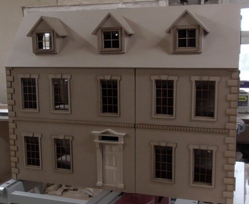 Scale dolls house - dolls,