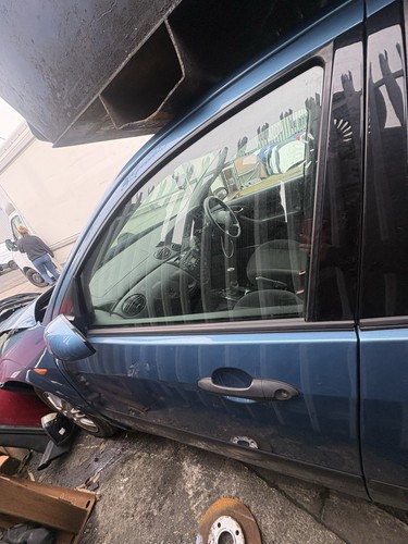 Ford focus mk1 - saloon, 4
