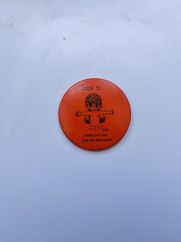Love pin badge big - big,