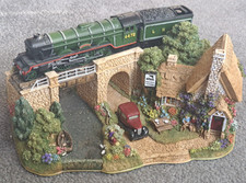 Lilliput Lane - The Flying Scotsman  - L2661 - The British Collection - 2003