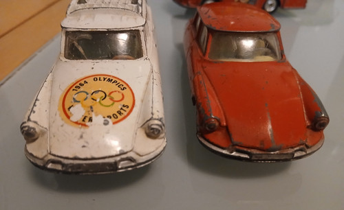 Corgi toys lot - toys, 2