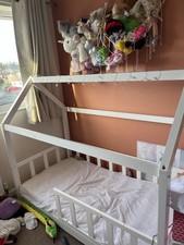 WHITE TODDLER BED WITH HOUSE FRAME IN GOOD USED CONDITION