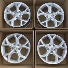 New Genuine Set Of 4 Nissan