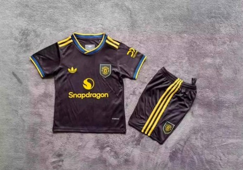 Kids manchester united kit - kids,