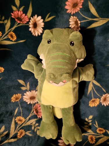 Little town crocodile hand - little,