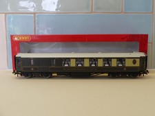 Hornby OO R4425 Pullman Coach