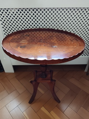 Oval table with pedestal base - with,