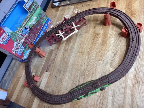 Thomas friends shake - &,
