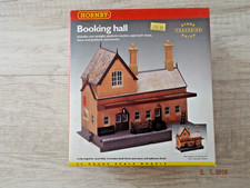Booking Hall R8007 for Hornby OO Gauge Model Railway Train Sets New In Box