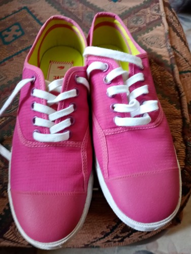 Ladies pink lacoste pumps size - pink,