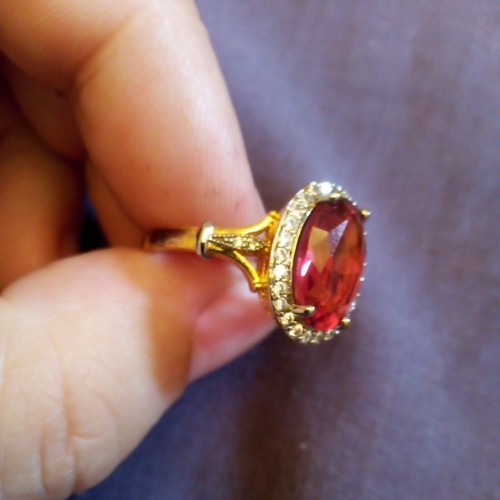 Very pretty ladies yellow gold - pretty,