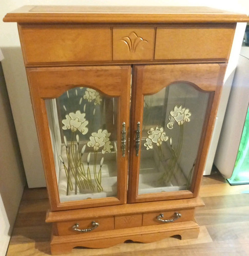Vintage wooden jewellery - wooden,