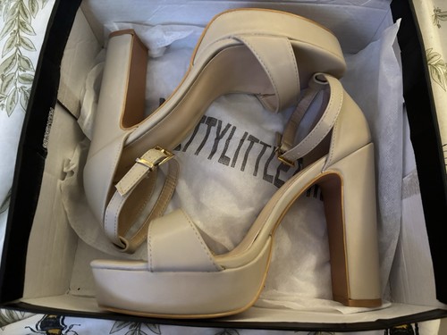Pretty little thing - pretty,