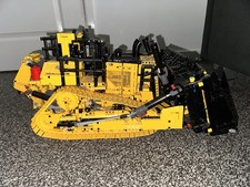 LEGO Technic CAT D11 Bulldozer