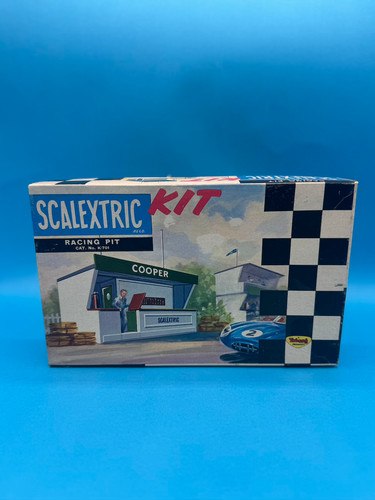 Scalextric racing pit - racing, cat.