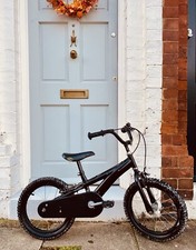 HALFORDS KIDS BIKE BATMAN EXCELLENT BARELY USED CONDITION!! RRP £175! 5-9yrs!