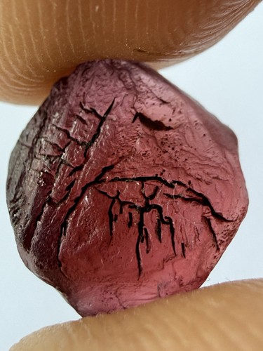 Natural garnet - 8.1,