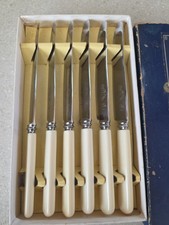 6 Vintage Viners Butter Knives
