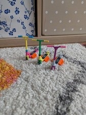 Finger Whips Finger Scooter Bundle x 3 With Stands - Mini Scooter 