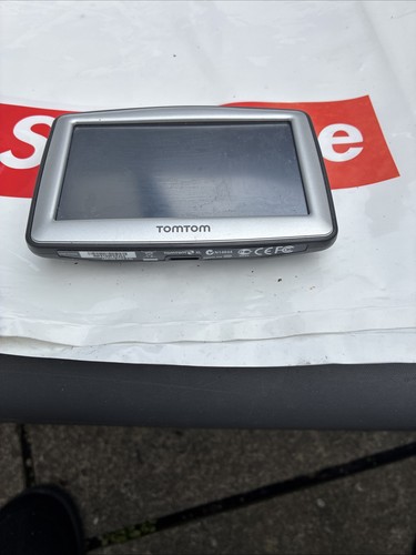 Tomtom with charger cable - tomtom,