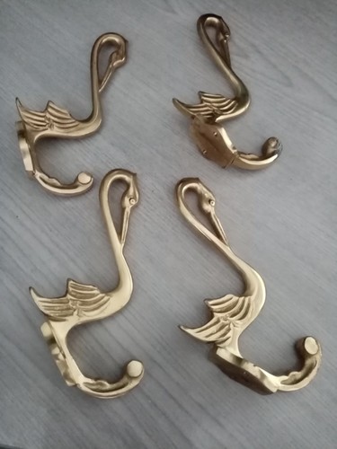 Brass coloured hooks pelican - coloured,