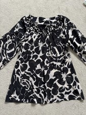 George size M black and cream