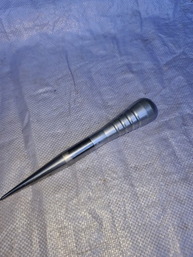 Quirky metal dibber marlin - quirky,