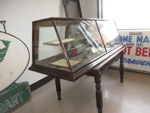Antique show case jewelry - show,
