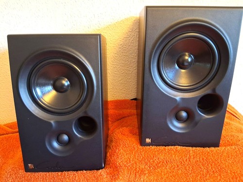 Kef coda bookshelf speakers - 7,