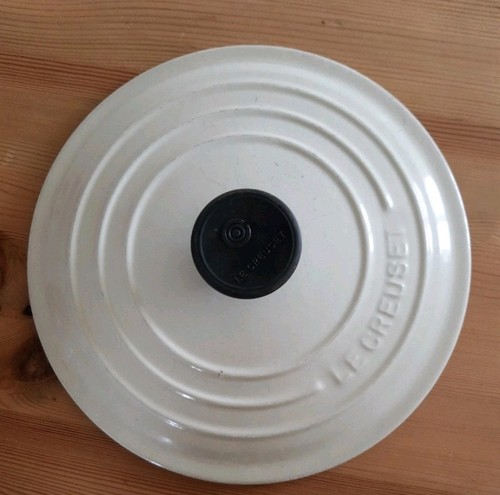 Creuset 20cm beige pot - creuset,