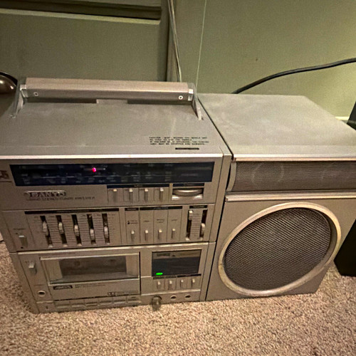 Sanyo compact shelf stereo - sanyo,