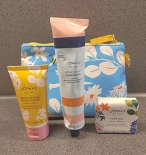 Joules Floral Wreath Hand