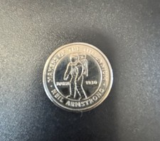 Neil Armstrong Moon Into a New Millennium Makers of the Millennium Coin / Token