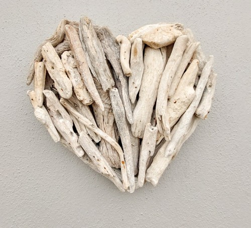 White wash driftwood heart - white,