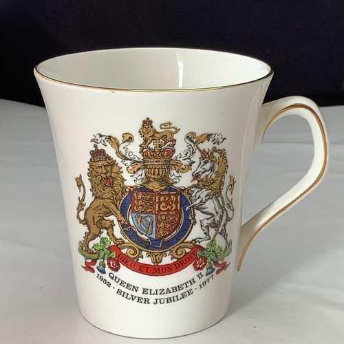 Royal commemorative ware - royal,
