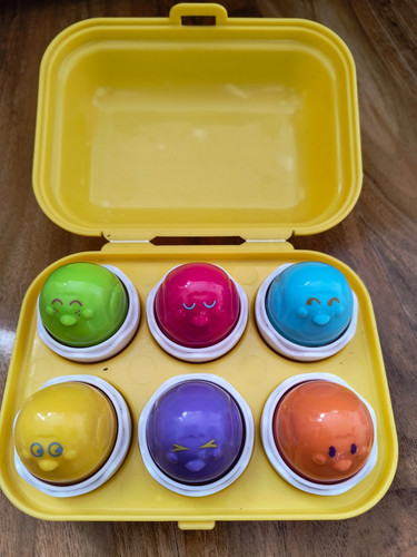 Tomy hide squeak eggs - hide,