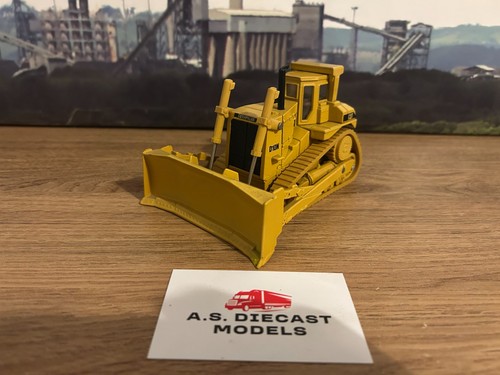Corgi modern truck ertl - truck, cat