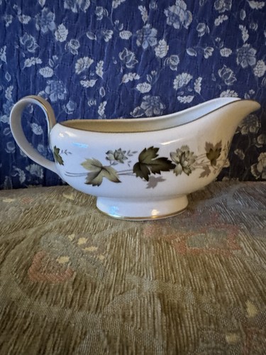 Royal doulton larchmont gravy - royal,