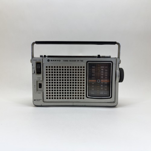 Sanyo 7160 portable radio - sanyo,