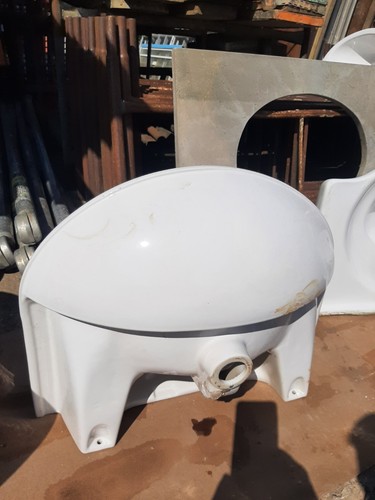 Heritage bathroom basin