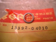 NOS OEM Suzuki Valv e Seat