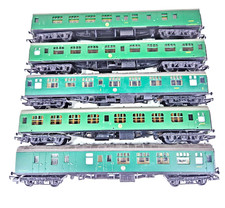 'OO' GAUGE RAKE OF 5 SR GREEN ASSORTED PASSENGER COACHES 3X Mainline 2 X Hornby.
