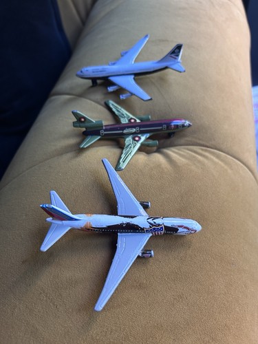 Toy planes 747 767 - planes,