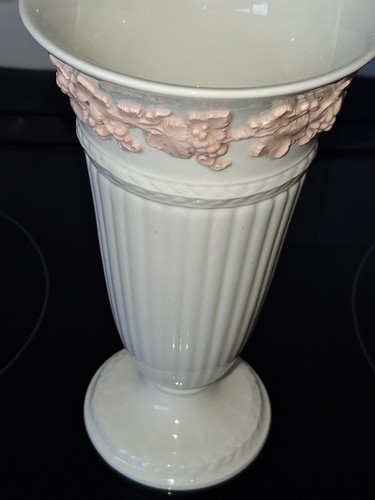 Wedgwood pink cream - on,