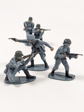 25 Plastic Toy Soldiers Modern German Paratroopers 1/32 Scale ( Airfix Perhaps) 