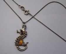 Gorgeous vintage  solid sterling silver seahorse pendant & silver chain necklace